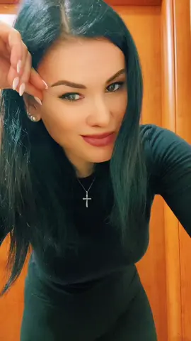 A post by @marybay09 on TikTok caption: Moldoveanca😉#tiktoklive #CapCut #moldoveanca #frypgシ #fry #italy #perte #me #foryu #pentrutine #funnyvideosforyou #foryuopage 