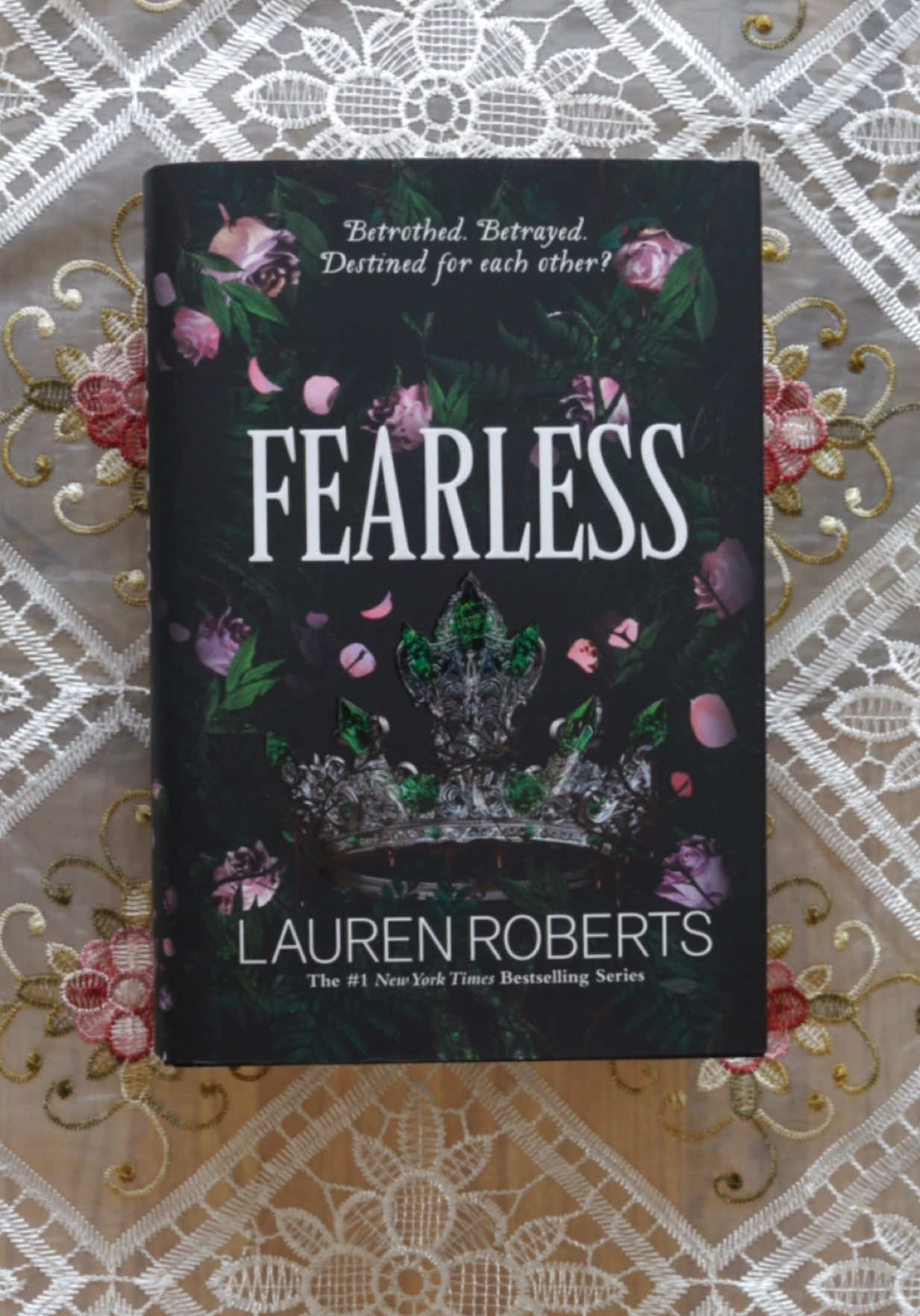 A post by @laurenrobertslibrary on TikTok caption: Fearless dedication reveal🤍🗡️ 10 MORE DAYS!!! #powerlesslaurenroberts #bookish #BookTok 