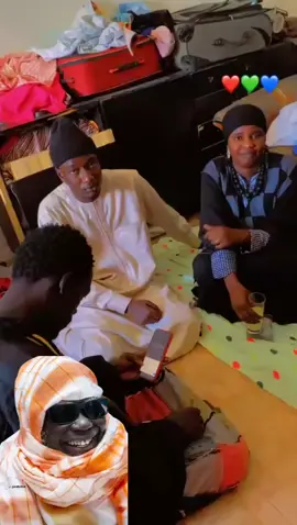 A post by @ndeyendigueulfall on TikTok caption: ##yayefallndigueulélémentbayam @BeLeL Hijaab 🧕🏽 @Ndém création 🩵🖤🩵🖤🩵🖤 @AsSalihou Photographe778914880 @Teranga pro❤️🫀 @Le prince bayou goor🖤🤍 