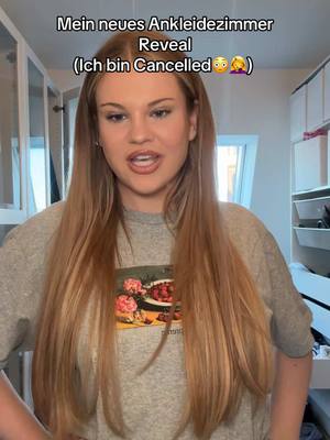 A post by @kimisinamoodlive on TikTok caption: Type B Kleidung schlimmste wenn man damit rumlaufen muss 😒