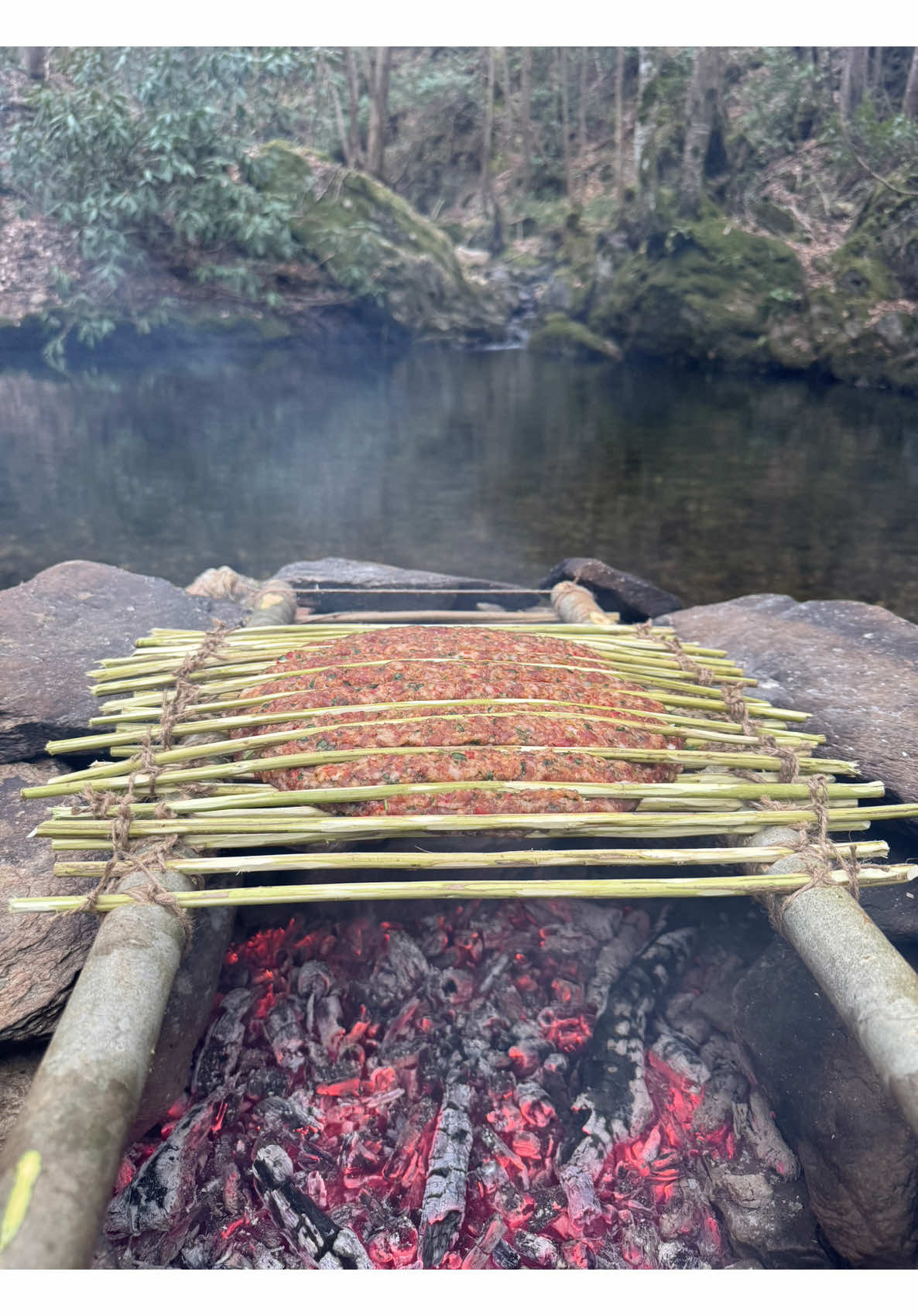 A post by @karadenizli.maceraci on TikTok caption: İlkel Yöntem ile Ufo Kebabı Pişirme 🥩 cooking ufo kebab with a primitive method  #outdoorcooking #camping #meatlovers #cookingvideo #asmr #asmrvideos #outdoor #bushcraft #survival #wood #primitive #steak #foodvideos 
