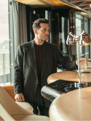 A post by @aligordon89 on TikTok caption: A London bar with a city view you need to know about…. #PeninsulaLondon #londonbars 