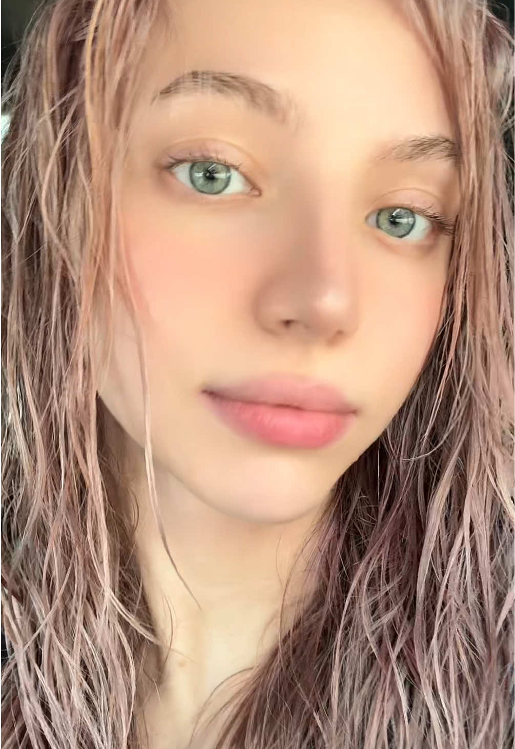 A post by @haileyknox on TikTok caption: 🛸🛸