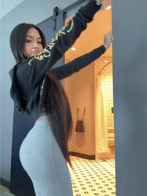 A post by @_vanessaanne on TikTok caption: bundles from the scalppp😝😝