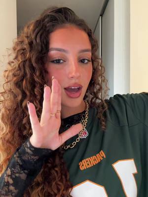 A post by @juhmazzocco on TikTok caption: acorda! 2º dia de lolla 🤍 #chango 