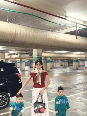 A post by @vennyalberti165 on TikTok caption: Lebaran tiba  #fyp  @brosist_Shopaholic_ @desi_harumhair 