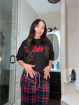 A post by @ivyball0 on TikTok caption: #dancetrend 