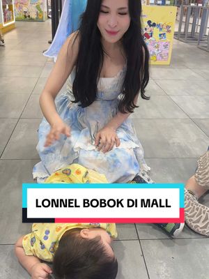 A post by @louissescarlettfamily on TikTok caption: Lonnel bobok nya di mall. #LouisseScarlettFamily #LouisseScarlett #Fyp #Goviral #MamiGlowingIndonesia #LondonLuckieTwins #LondonKingston #LonnelFortunata 