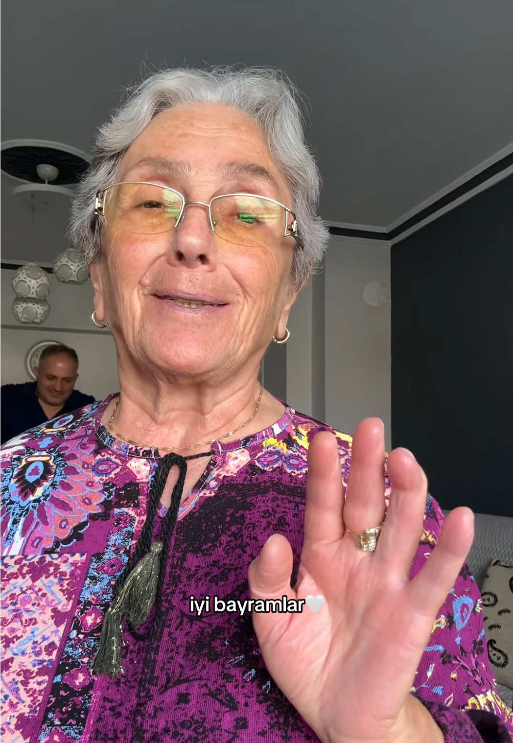 A post by @demiirhaan on TikTok caption: babanne evinde yapilan kalabalik kahvalti sofrasi🤲🏻🤍 