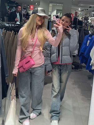 A post by @noeminikita on TikTok caption: Wie findet ihr das Outfit? 💗 Schaut bei @stefani_priscilla was sie für mich geshoppt hat! 😻 #deutschland #fürdich #fyp #foryou #challenge #outfit #ootd #outfitinspo #newyorker #trend #outfitchallenge #germany 