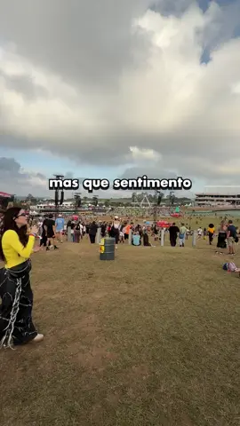A post by @sofiasantino on TikTok caption: eu tava com FOMO do @Lollapalooza Brasil então a @Sadia , a mordida oficial do Lollapalooza 2025, me trouxe pra cá! #SadiaNoLollaBR *publi