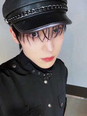 A post by @ateez_official_ on TikTok caption: 💋 #ATEEZ #에이티즈 #YUNHO #윤호