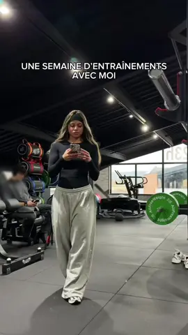 A post by @evemelissas on TikTok caption: mon split parfait!!💗 si ça peut vous donner des idées 💡 