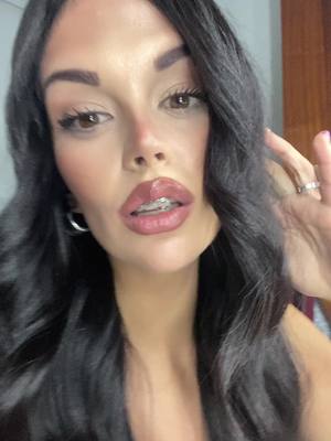 A post by @angelaprzc on TikTok caption: :)