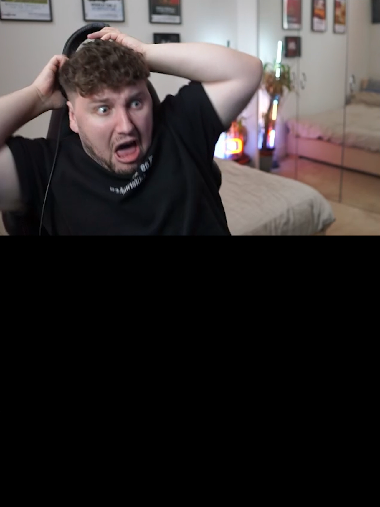 A post by @butchx3 on TikTok caption: Check the end of the jumpscare  😭 #subnautica #fyp #react #viral #jumpscare 