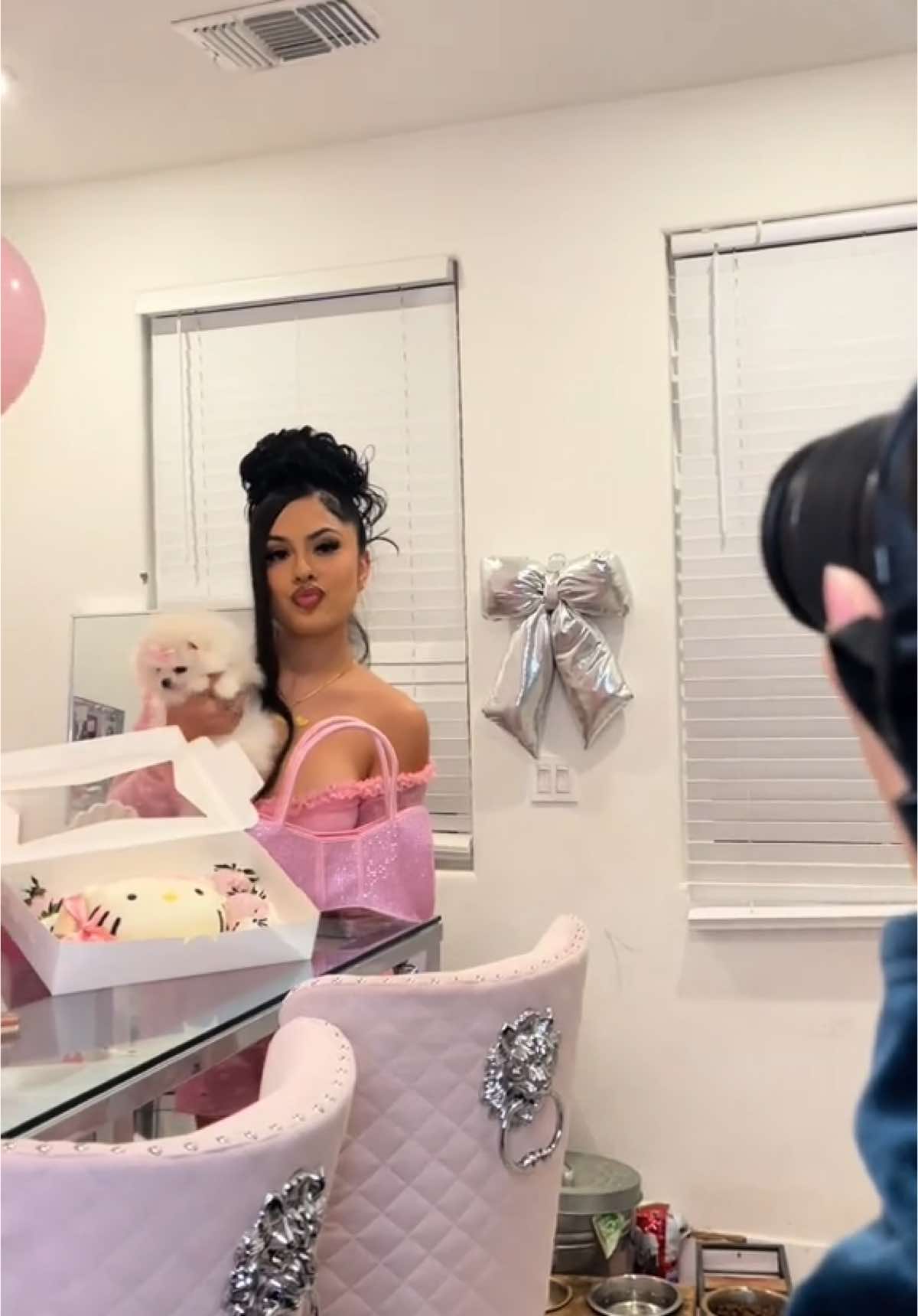 A post by @soprettyshell on TikTok caption: 20,000 Subscribers ⭐️ I’m soooooo lost for words, but all I can say is you girls keep ME going. I know you girls say I motivate yall but in reality all the support, kind words, and love have been such a positive impact to my life. You girls keep me going & push me through when I feel down. Thank you so much. I’m so grateful for 20k💞💫 #stayprettydiaries #youtuber #visualdiary #youtube #visualdiary #vlogger #20k 
