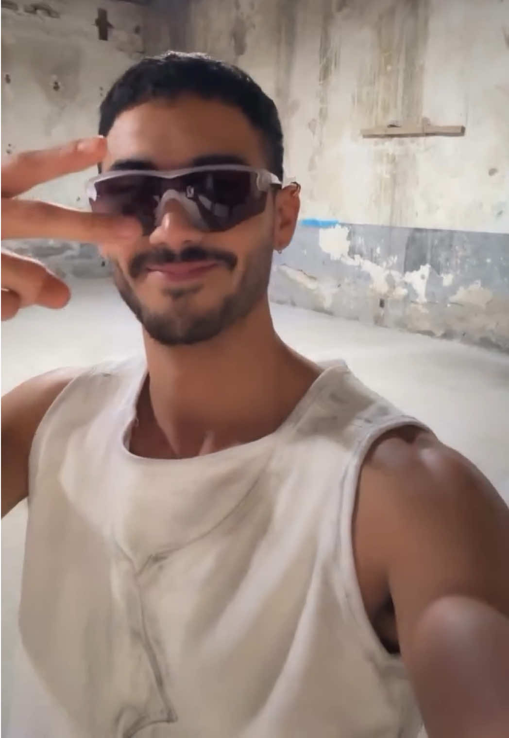 A post by @alexspeitzer_ on TikTok caption: “Hay que ser más agradecidos en esta vida…” #frasesmotivadoras #fyp #adidas #mexico🇲🇽 #mexico #foryoupage #tik_tok #tiktok_india #latino #xybca #vibes #boy #netflixseries #sbt #adamlevine #fitness #fit #model #capcutamor #capcut_edit @adidas 