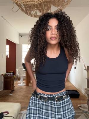 A post by @anygabriellyofficial on TikTok caption: Acabei de chegar aquiiii editei na van, se não gostou já sabe vou descobrir onde vc mora #Lollapalooza #Grwm