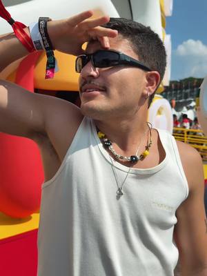 A post by @laactea on TikTok caption: Eu e Lek Trek entregamos tudo! 🤲 Quem aí também é fã dessa dupla? #SadiaNoLollaBR @Sadia   publi