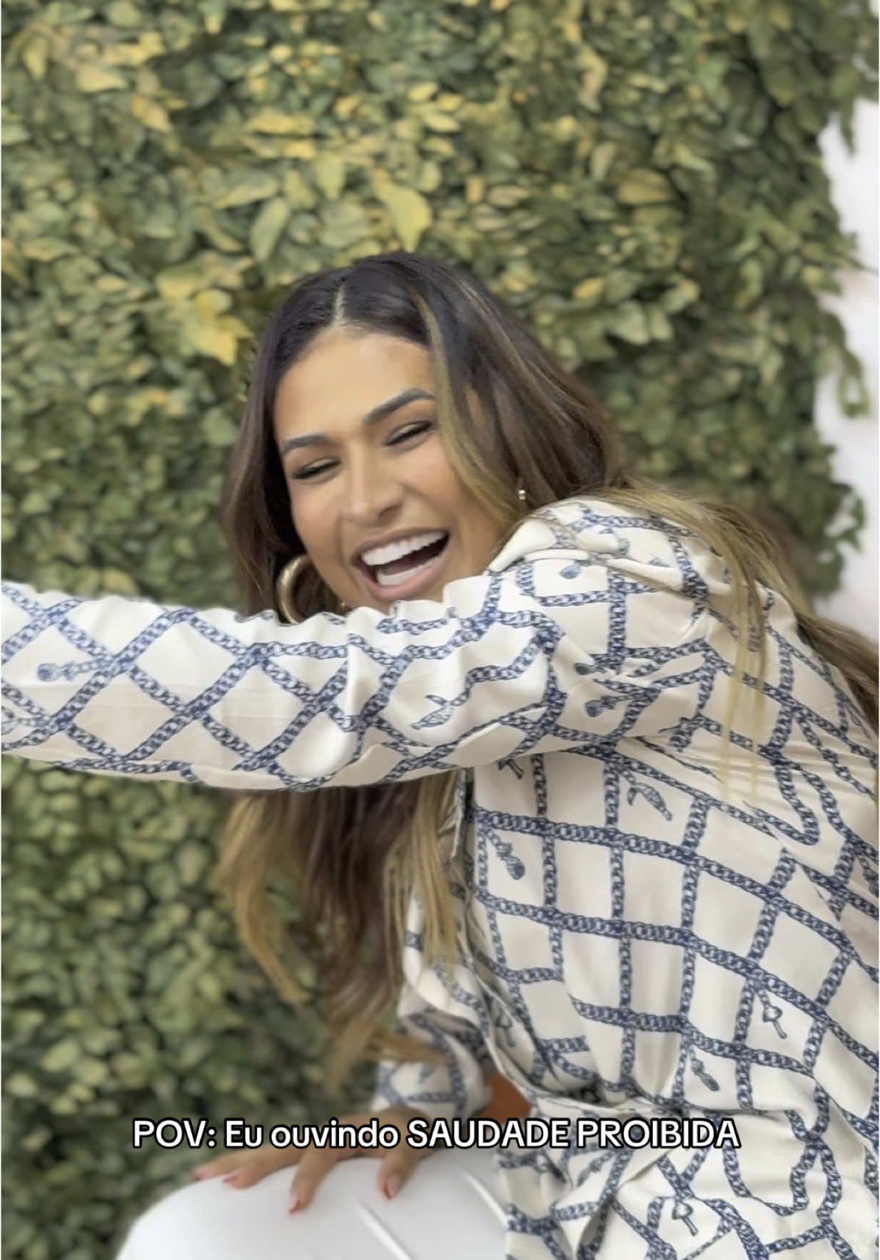 A post by @simoneses on TikTok caption: Quinta feira vocês vão ficar igual eu 👀