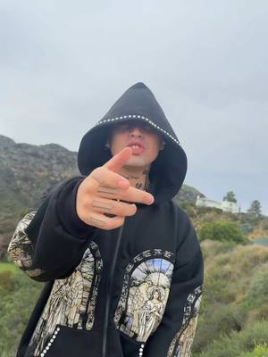 A post by @tiagottia on TikTok caption: SOMETIMESSS
