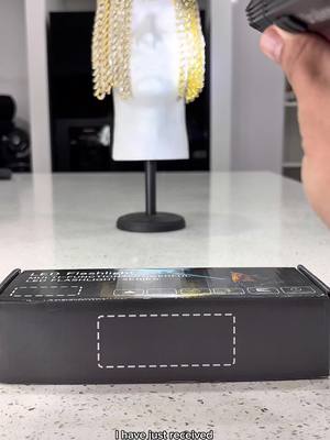 A post by @dansurtiktok on TikTok caption: Compra la tu ya ! #flashlight #tiendadetiktok #tiktokshop #unaikooflashlight #car #tiktokshop 