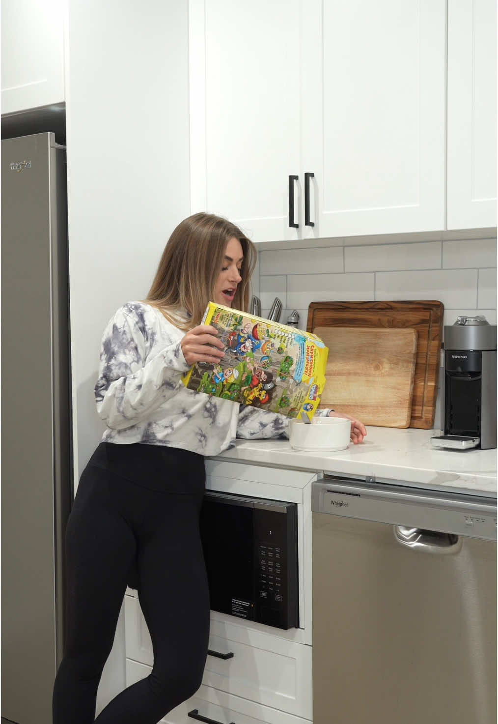 A post by @samwallacefitness on TikTok caption: Dang, I did it again. 🙄 guess I have to start again Monday. 😒 Being perfect on a diet is un sustainable. Just like diets.  Instead let’s focus on making lifestyle changes that leave us feeling prepared and confident.  So you can focus on your kids and enjoying what you’re eating..  Want to learn how? Comment “me” and I’ll send you my meal prep guide  The same method that’s helped over 400+ of my clients find alignment and food freedom.  Chat soon  #workoutmotivation #weightlossforwomen #fatloss #gymmotivation #musclebuilding #gymreels .