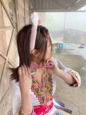 A post by @thily4545 on TikTok caption: Cua&Nkauj Ntxawm#TikTokAwardsVN #nkaujhmoob #xuhuong 