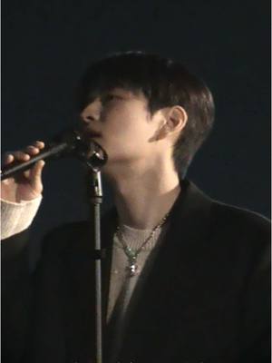 A post by @jypestraykids on TikTok caption: I love you | BIRDS OF A FEATHER Cover by #승민 #Seungmin #StrayKids #스트레이키즈 #SONGby #송바이 #YouMakeStrayKidsStay