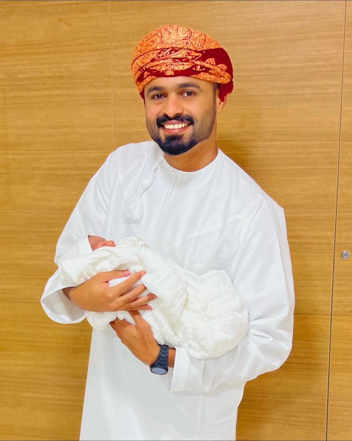 A post by @alnoufali_7 on TikTok caption: منصور مواليد عيد الفطر♥️ ماشاءالله ٣ سنوات بين الصورة الأولى والثانية عيدكم مبارك وكل عام وأنتم بخير ✨