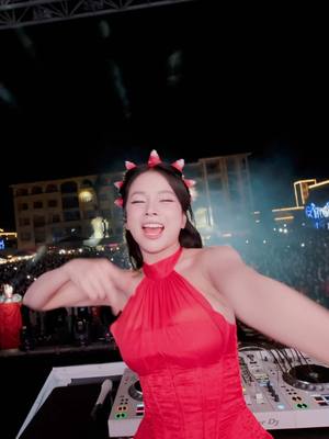 A post by @djmievn on TikTok caption: Quẩy sung quá chời #DJMie