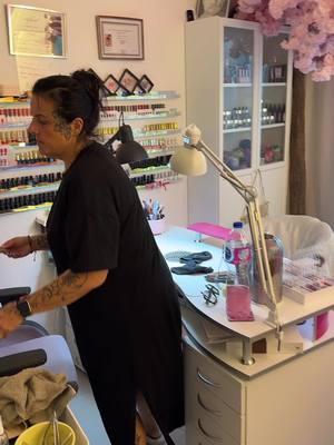 A post by @thewalkinkdead_life on TikTok caption: Trop gentille ses clientes @𝑻𝒉𝒆𝑾𝒂𝒍𝒌𝑰𝒏𝒌𝑴𝒖𝒎 #ongle 