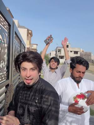 A post by @sidmr.rapper4 on TikTok caption: Eid mubarak paronay 🤣🤣🤣 #sidmrrapper #foryou #foryourpage #comdey #jhelum 