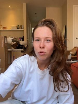 A post by @rhodekok on TikTok caption: #AD || zo makkelijk kan het zijn haha @Garnier nl #garniernl #curlygirlmethod #hairtok