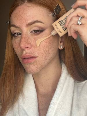 A post by @marimaria on TikTok caption: Make completa com @Huda Beauty 