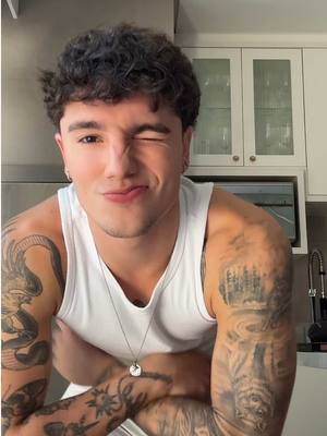 A post by @jaoferreiraa on TikTok caption: Es muy tarde para esta trend ? 😂