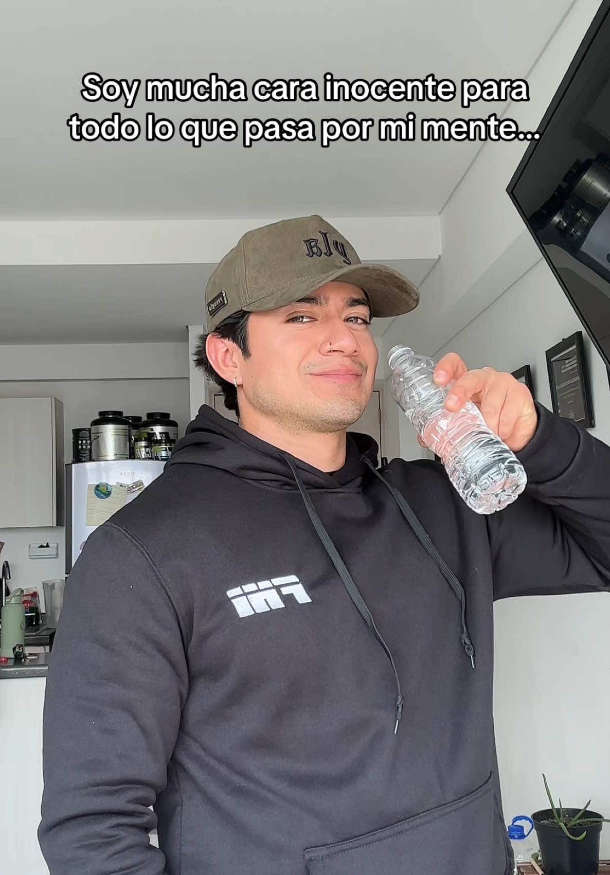 A post by @juanbernardoflowers on TikTok caption: Soy un bendito pan de Dios y nadie me dirá lo contrario 🤨🤫 (insta: Juanbernardofloresof)