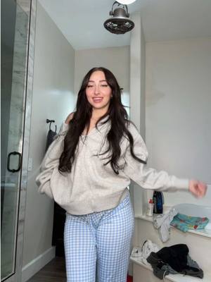 A post by @ivyball0 on TikTok caption: here kitty kitty !!