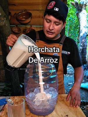 A post by @cocineroenproceso on TikTok caption: ¡Horchata de Arroz! #yosoycocinero #recetas #recetasmexicanas #comidamexicana #recetafacil #aguadehorchata 