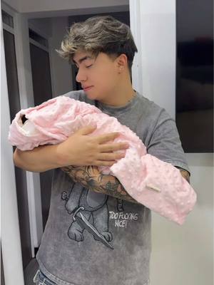 A post by @nicolebernaal on TikTok caption: Los amores de mi vida 😭🤍 @Christian Fabian #parati 