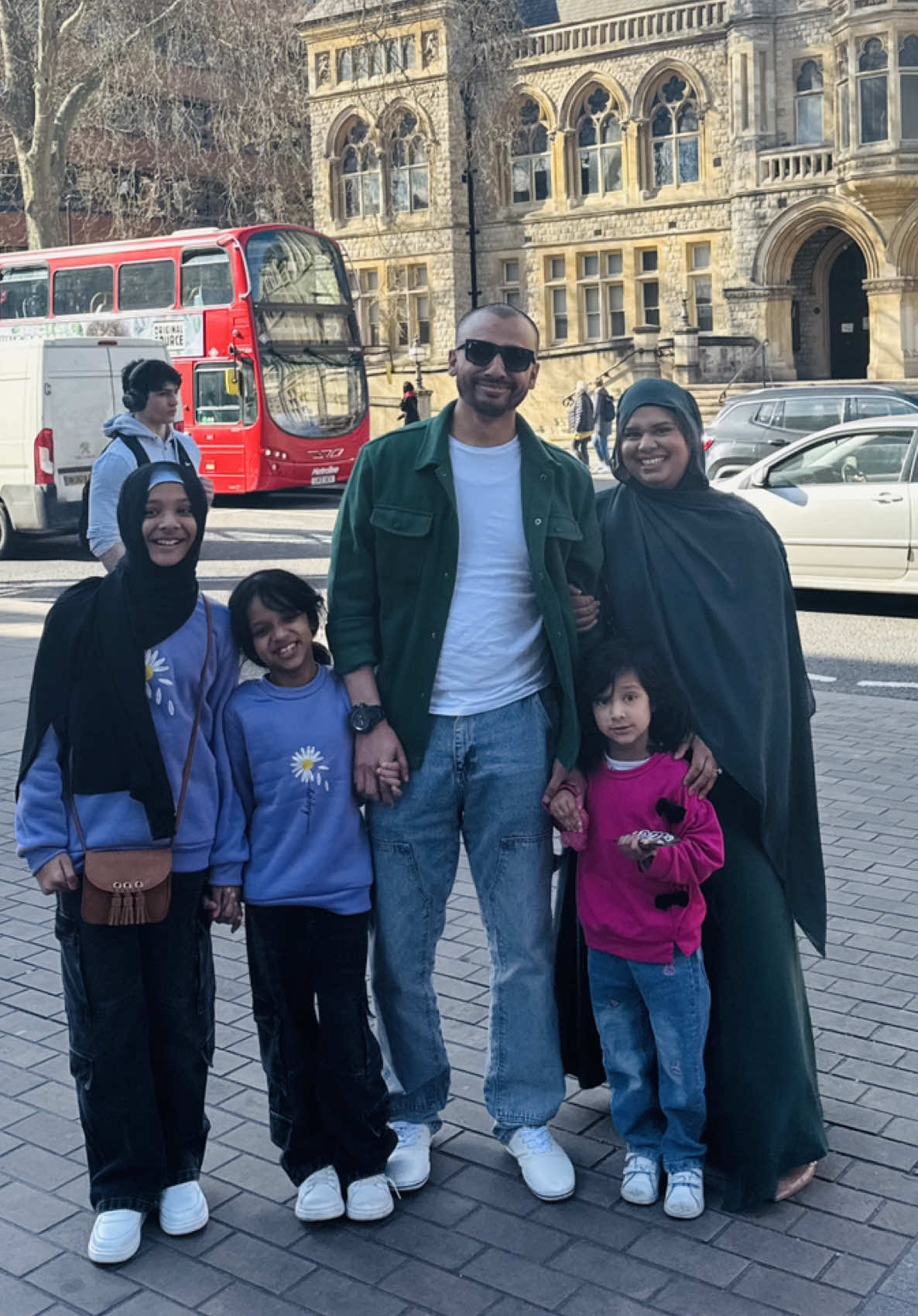 A post by @shaj_1517 on TikTok caption: Eid Mubarak! May your day be filled with happiness and blessings🤲😍@Latifah Hussain #team3sr #asr_family #eidmubarak 
