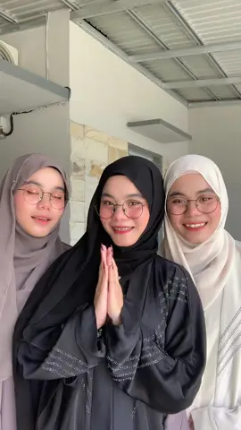 A post by @dddkembar on TikTok caption: Absen hari kedua lebaran kemana ni?😊 #fyp #xyzbca #ViralDiTikTok 