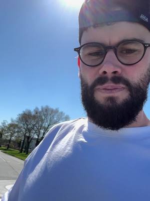 A post by @levraibouseuhh on TikTok caption: Pas un nuage 