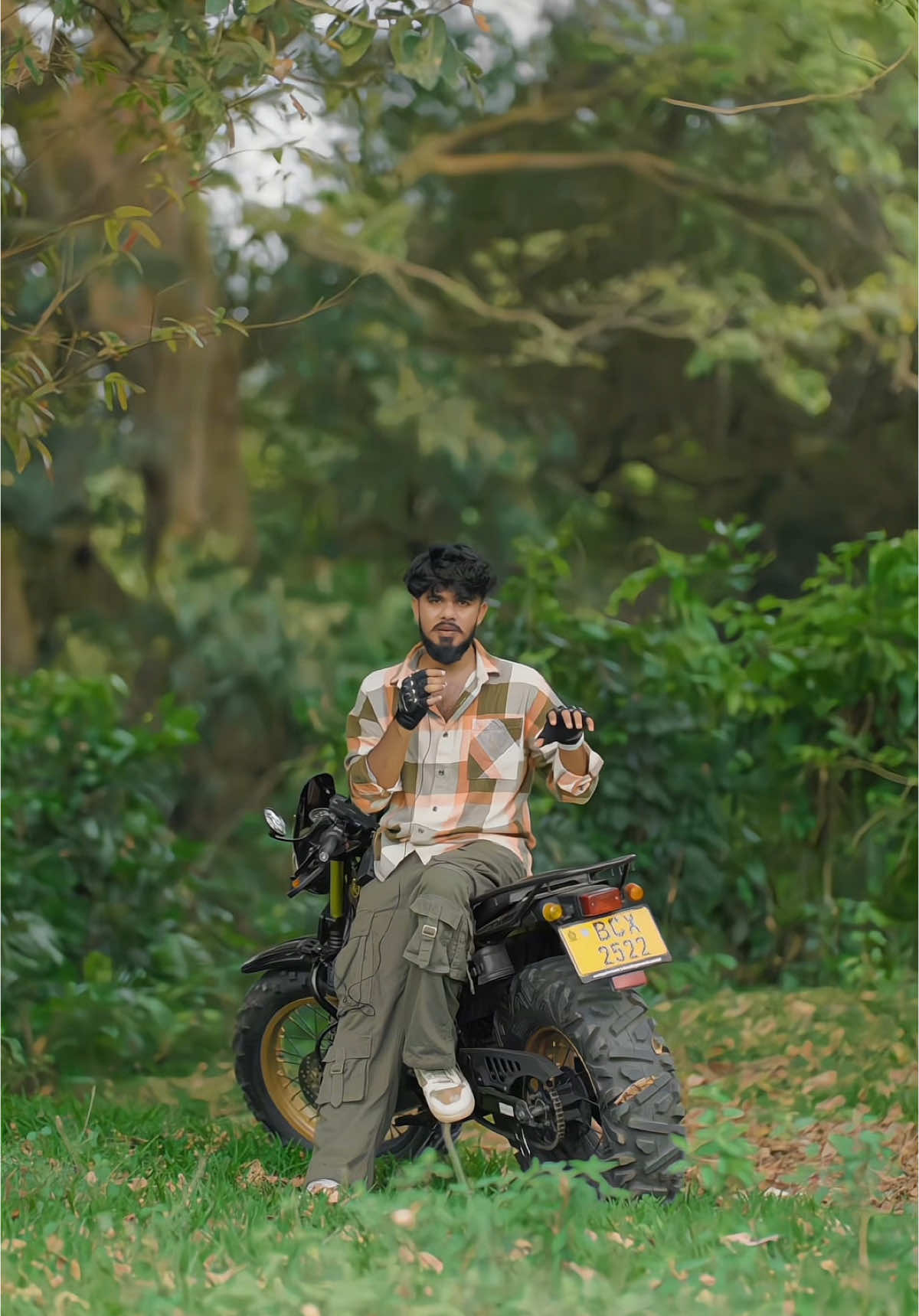 A post by @zayn_inzi on TikTok caption: Who is Sri Lanka number one tik toker? @Ija maxx. #srilanka #colombo #videographerlife #trending #color_grading #sony #polannaruwa #number_one 