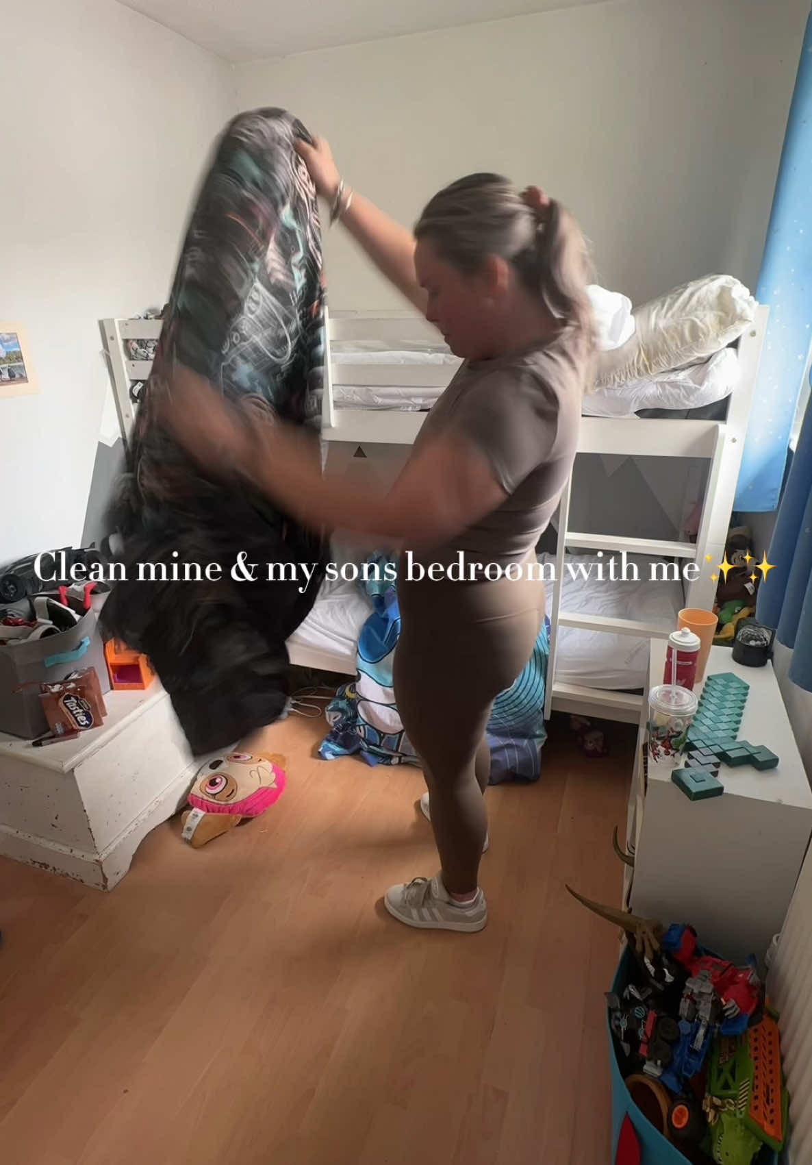 A post by @cleanwithabbi on TikTok caption: lil spring clean 🧽 ✨✨ #springclean #freshbedding #cleaningmotivation #cleaningtiktok #cleanwithme #mumofboys #cleanwithabbi 