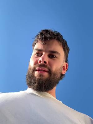 A post by @levraibouseuhh on TikTok caption: Désolé …