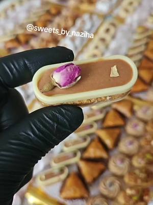 A post by @sweets_by_naziha on TikTok caption: #marokkanischekekse #keksplatten #marokko🇲🇦 ##kekseplatten #kekselove #marokko #😍😋👌👍💯 