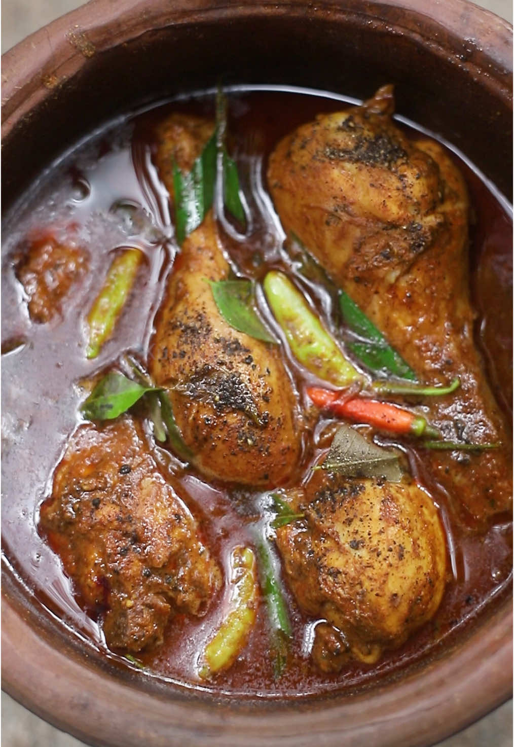 A post by @cuisineofsrilanka on TikTok caption: කට අවුස්සන චිකන් රසකට.... කුස්සිය මස්කරි තුනපහ මිස්‍රනය... ORDER Now   #chicken #curry #kussiyaproducts #foodie #whattocook 