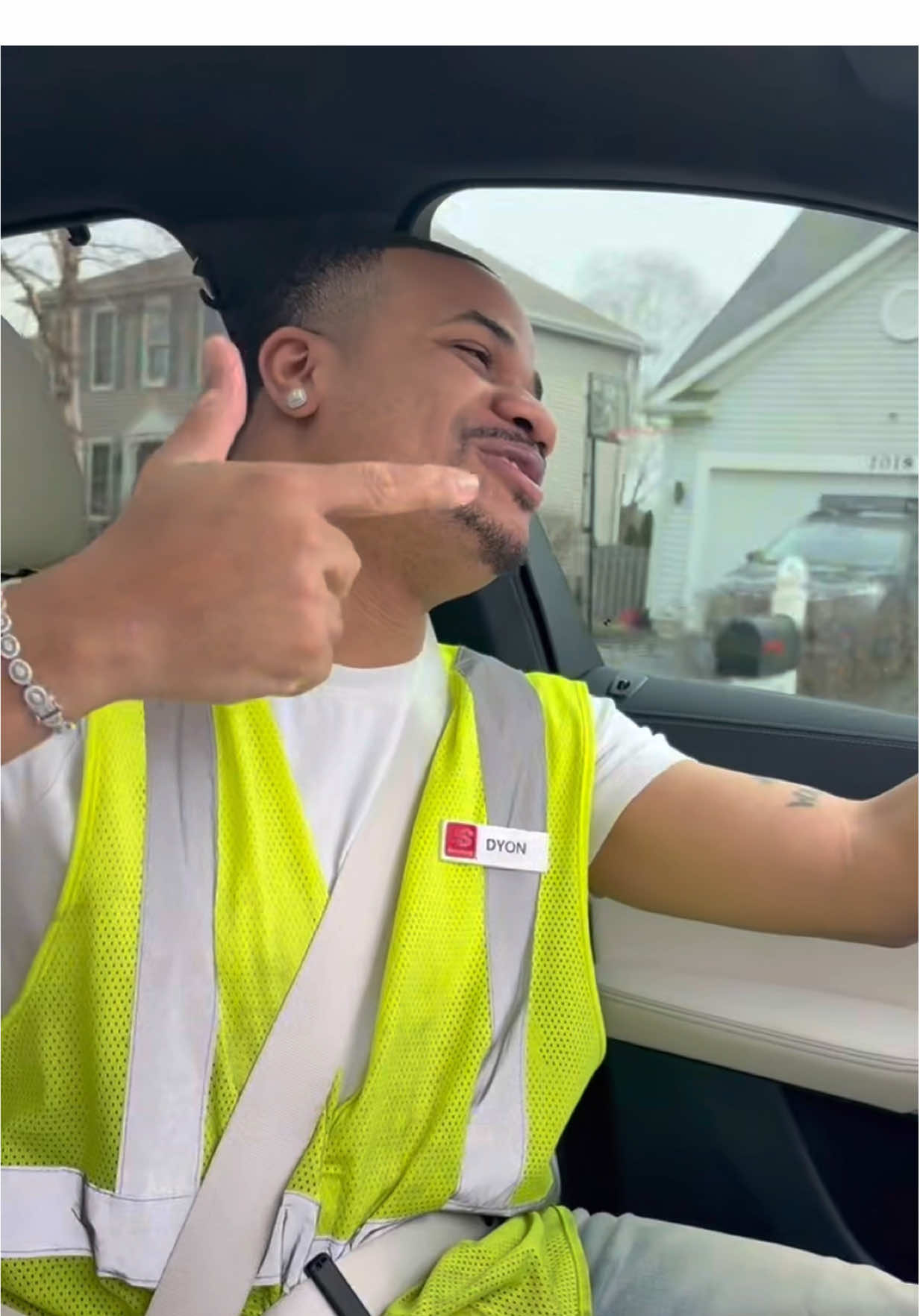 A post by @mojobrookzz on TikTok caption: It’s a couple right now arguing about going to @chrisbrownofficial concert! 😭😭😭😭😭😭😭😭😭😭 FT @ambitiousthtiam #comedy ##shaderoom #wshh 