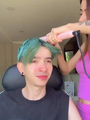 A post by @sebasgal11 on TikTok caption: mi NOVIA experimenta CONMIGO 😭😱@Ale Galvan 
